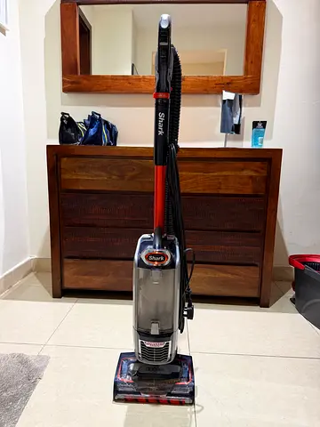 Shark Upright Vacuum Cleaner in Perfect Working Condition. Barely been used. Worth 1,399 brand new.
