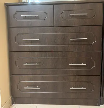 Dark Wood 5-Drawer Chest/Dresser in Good Condition 2 Nos same size Heavy duty