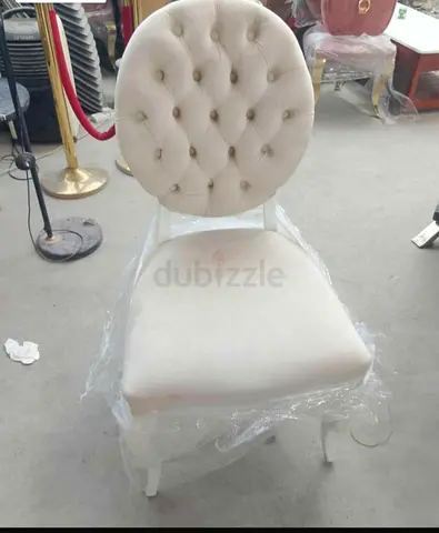 White tufted dining/vanity chair - like new