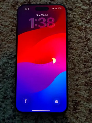 iPhone 15 pro max 90% battery capacity small crack behind