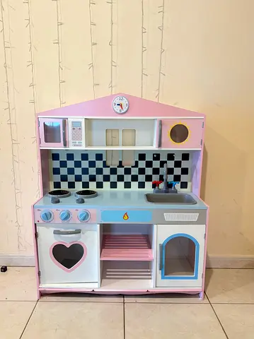 Kitchen set wooden. Mint condition.
