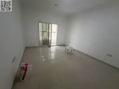 غرفتان وصالة للإيجار السنوي في الجرف 3 | على الشارع الرئيسي | 42,000 درهم | 4 دفعات