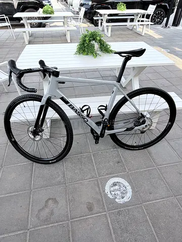 Basso Road/Time Trial Bike - Lightweight Carbon Frame, Disc Brakes