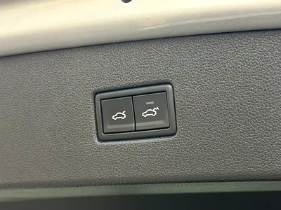 2018 Volkswagen TIGUAN thumbnail 17