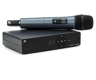 Sennheiser XSW 1-825-B Wireless Vocal Microphone for singers and presenters, cardioid 825 handheld