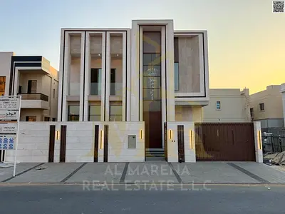 Two floors and a rooftop for sale directly from the owner, price includes air conditioning, in a prime location close to all services.