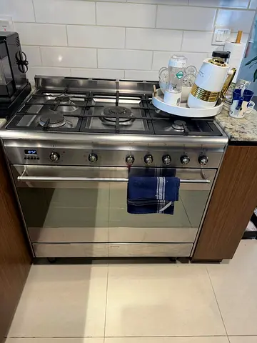 Smeg 90cm Top gas with Electric oven Stainless Steel 5-Burner - Good Condition
