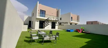 Luxury 4- bedrooms villa with Sama Majlis | Family -friendly community