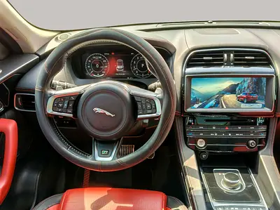 2019 Jaguar F-PACE photo 11