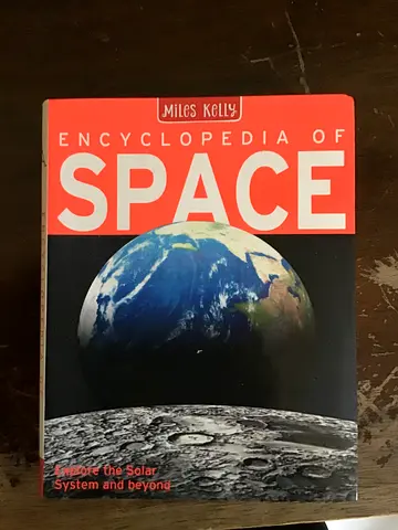 Miles Kelly Encyclopedia of Space - Explore the Solar System