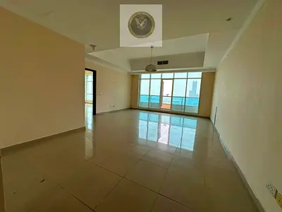 ثلاث غرف وصالة بالتعاون مع تكييف وجيم مجاني وغرفة خادمة و4 حمامات وبلكونة وخزائن بالحائط