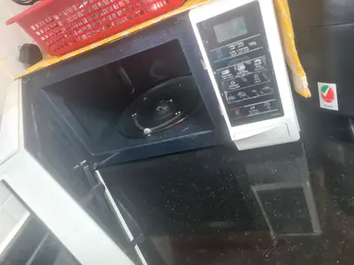 Samsung Microwave Oven with Digital Controls