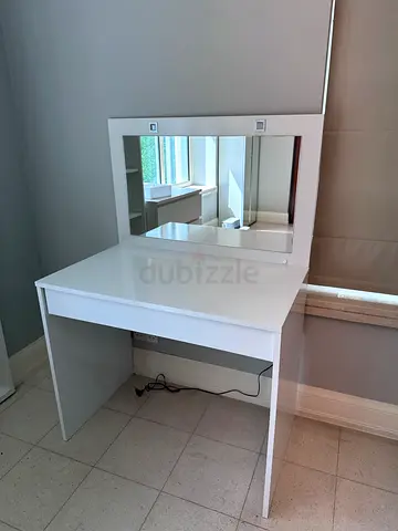 Modern White Dressing Table with Mirror