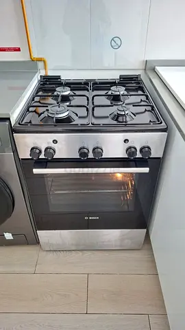 Bosch 4 burner full gas cooker same like new condition
