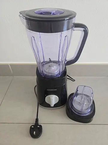 Kenwood countertop blender with grinder attachment - good condition
