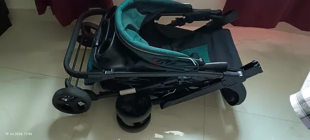 Compact foldable baby stroller / pram - good condition