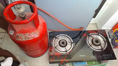 Gas stove and Gas Cylinder