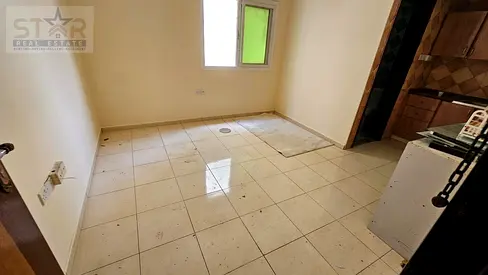 استوديو واسع للإيجار السنوي | مطبخ منفصل | بناية عائلية | المجرة – الشارقة