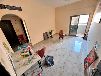أول ساكن في الجرف 2، غرفة وصالة بمساحة واسعة وبلكونة بإطلالة مفتوحة، تكييف مركزي، موقع مميز قرب مركز دلتا ومحكمة عجمان. الإيجار 29 ألف فقط على 6 دفعات