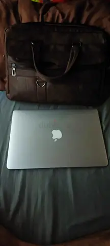 MacBook laptop with original Charger- used like New, excellent condition