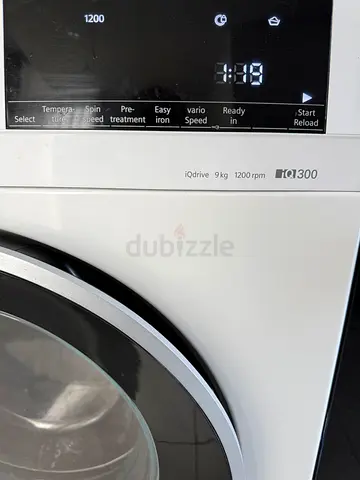 White front-load Siemens iq300 9kg washing machine - good working condition
