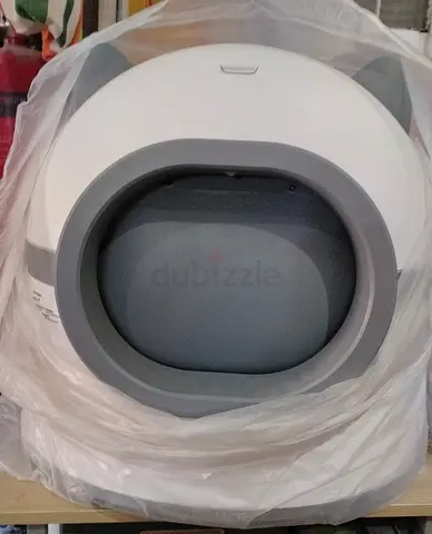 Automated self-cleaning cat litter box (good condition)