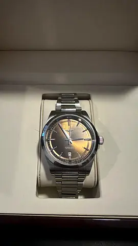 Longines Conquest 41mm Stainless Steel Mens Automatic Wristwatch with Date - Classic Silver Dia