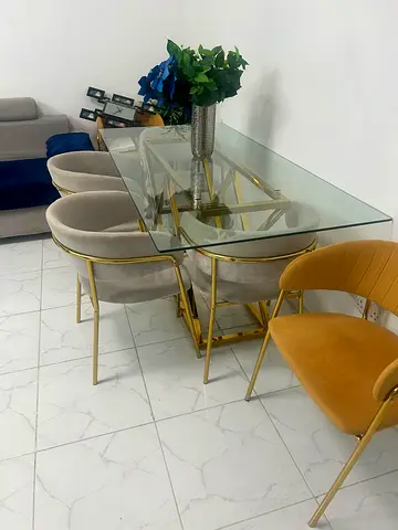 6 seated barely used dining table