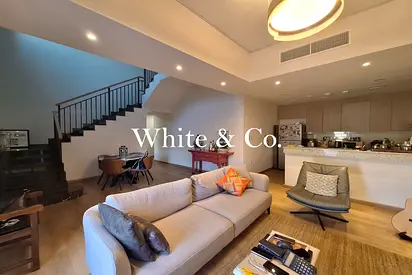 Immaculate | Double High Ceilings | 4 Beds