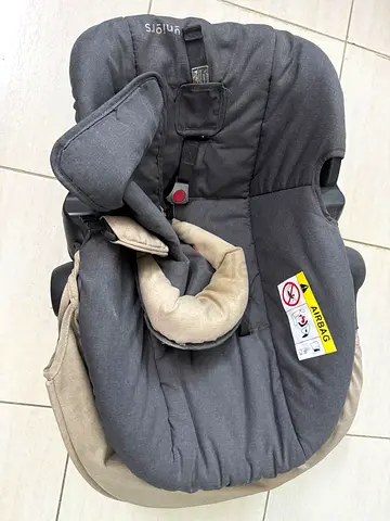 Used infant car seat (rear-facing) - good condition