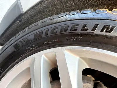 Set of 4 Michelin Cross Climate 2 tires [235 / 50 R 19]