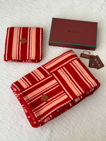 Loro piana Blanket Set With Pillows