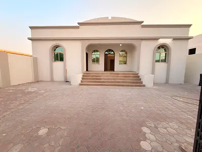 # 📍 فيلا جديدة للإيجار بالمويهات 3 – عجمان | 🏡 كهرباء مواطن | حوش أمامي كبير | 3 غرف ماستر | 💰 سعر مغرٍ 90,000 درهم | 3 دفعات