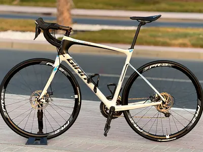 Giant defy carbon bike