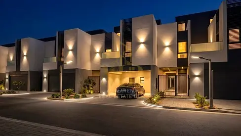 Villa directly from the owner, personal finishing, on a main street, close to all services, freehol