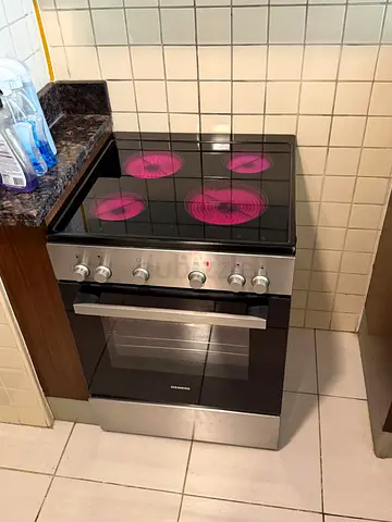 Siemens 60x60cm freestanding electric cooker with ceramic hob and oven