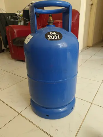 Small blue LPG gas cylinder - good condition