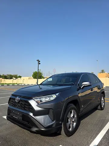 Under warranty full service history free service contract RAV4 GCC original paint accidents free