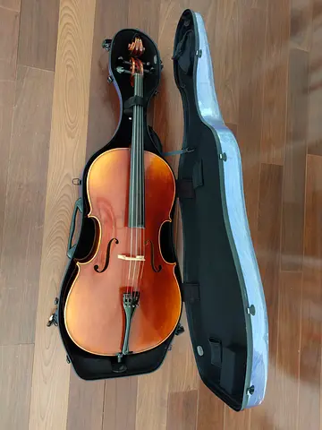 Full sized cello
