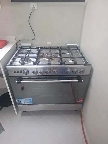 Used stainless steel 4-burner gas stove with oven - good condition