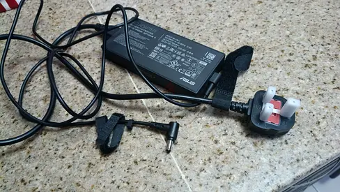 ASUD lap.top adapter original