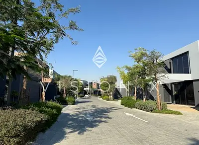 Beautiful Villa | Modern Amenities | Immediate Entry