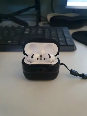 Airpods 4 with ANC