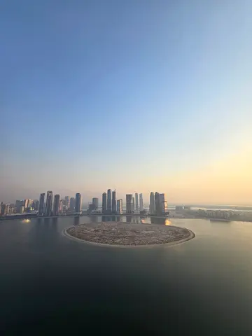 • 3 غرف نوم • مفروش بالكامل • تشطيبات سوبر ديلوكس • باركن ومسبح مجاني • مطبخ مجهز بالكامل