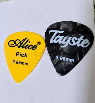 Acoustic Guitar with Bag and Set of 2 Guitar Picks - Alice 0.89mm  Tayste 0.96mm (Used)