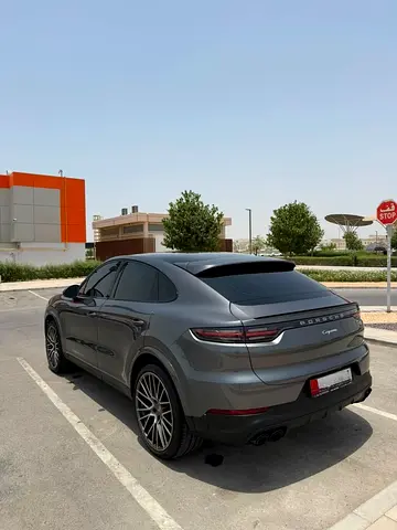 2020 Porsche CAYENNE thumbnail 3