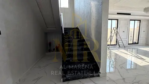 Villa directly from the owner, personal finishing, on a main street, close to all services, freehold ownership for all nationalities in the most prest