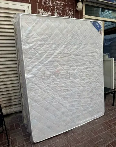 180x200cm king size mattress. Same day delivery available