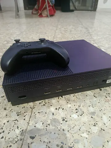 Xbox One X console with controller - working condition