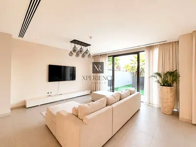 VACANT | PRIVATE POOL | CORNER UNIT | SINGLE ROW